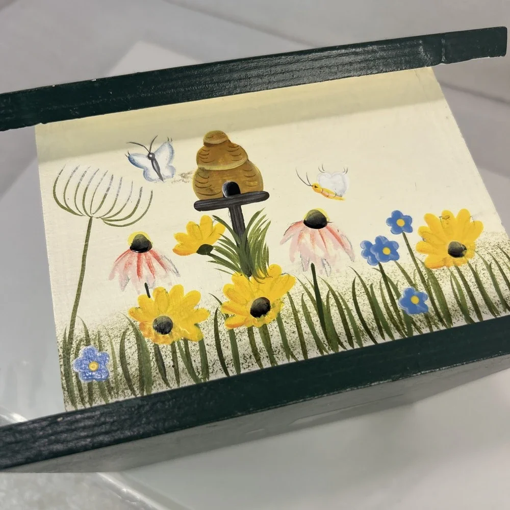 Crazy Mountain Wood Hand Painted ‎ Butterfly Flower Garden Tissue Box Decor Read